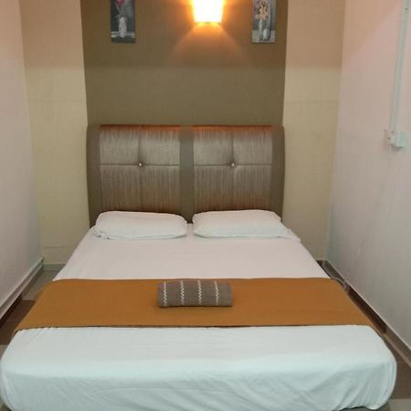 Ulfah Hotel 丰盛港 外观 照片