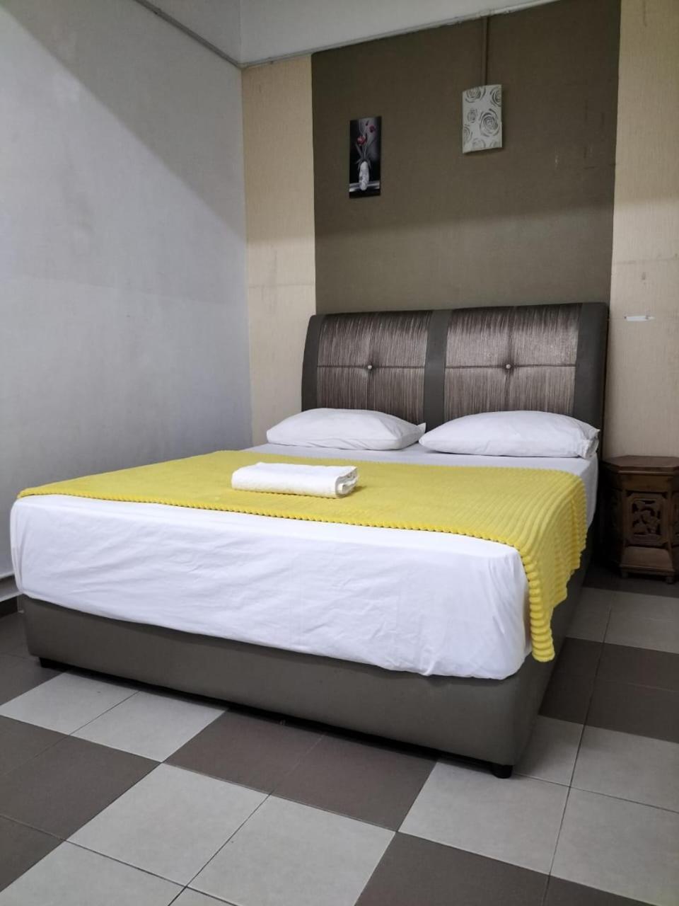 Ulfah Hotel 丰盛港 外观 照片